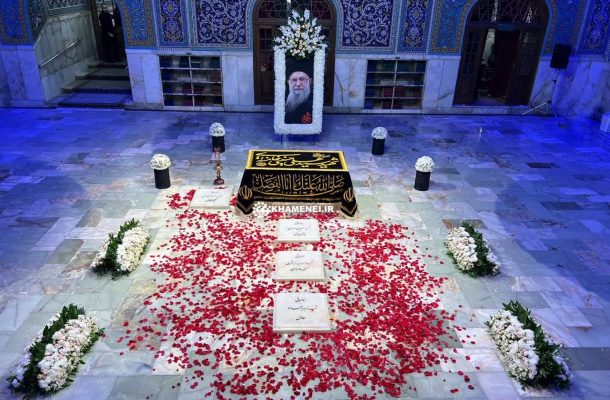 نخستین تصویر از مزار پاک رهبر شهید معظم انقلاب اسلامی نخستین تصویر از مزار پاک رهبر شهید معظم انقلاب اسلامی